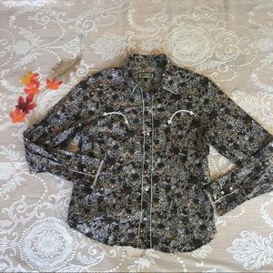Shyanne western pearl snap button blouse size L